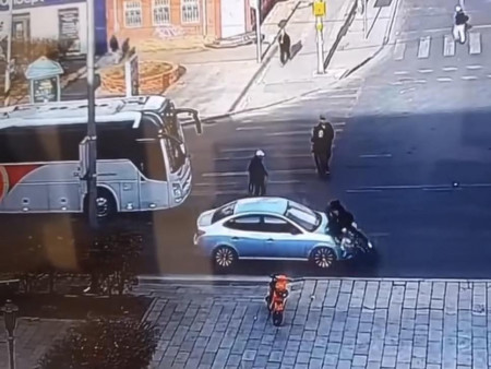 Бага насны хүүхэд мөргөөд зугтсан машиныг насанд хүрээгүй хүүхэд жолоодож явжээ