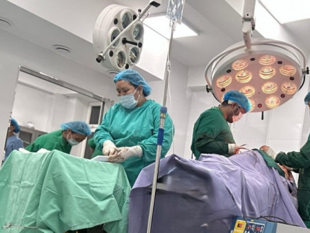 ГССҮТ-ийн алсын дуудлагын баг орон нутгийн эмч нартай хамтран осолд орсон иргэдэд тусламж үзүүллээ