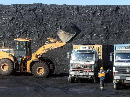 “Эрдэнэс тавантолгой” ХК-ийн цанхийн уурхайд 20 гаруй тонны тэсрэх бодистой машин осолджээ