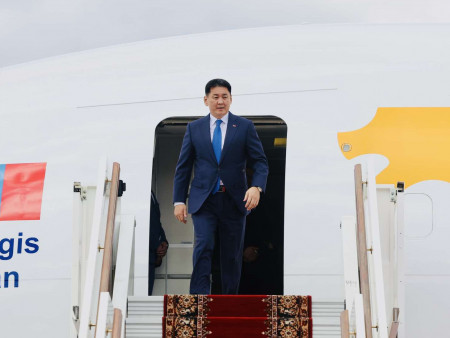 Монгол Улсын Ерөнхийлөгч У.Хүрэлсүх Ялалтын 80 жилийн ойн баярт оролцохоор Москва хотноо хүрэлцэн ирлээ