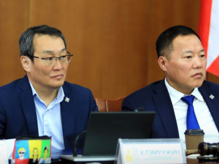 АН-ЫН БҮЛЭГ: Авто замын түгжрэлийг бууруулах, гэр хорооллыг орон сууцжуулах тухай хуулийн төслийн мэдээллийг сонсож байна