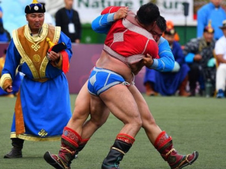 Түрүү бөх 15 сая төгрөгийн бай гардана