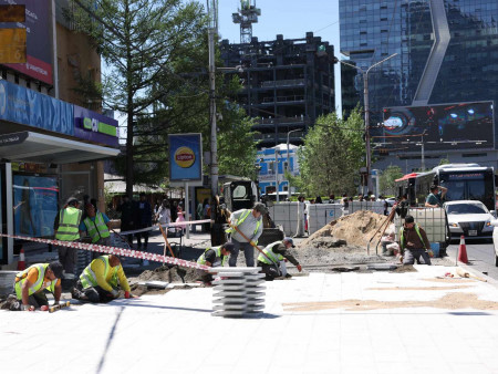 Х.Нямбаатар: Явган зам засварын хүрээнд сольсон эвдрэлгүй, хуучин хавтанг гэр хороололд тавихаар төлөвлөсөн