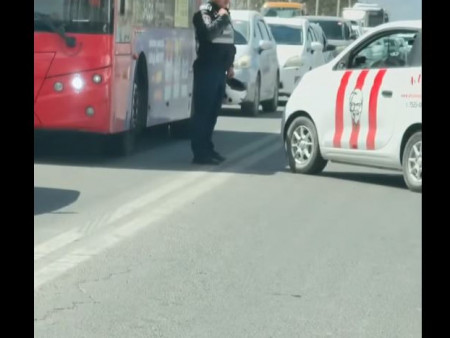 “KFC”-гийн хүргэлтийн машины жолооч гарцан дээр 10 настай охиныг мөргөжээ