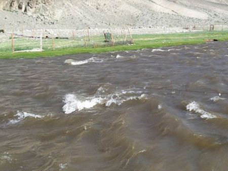 Үерийн аюулаас сэрэмжтэй байхыг анхааруулж байна