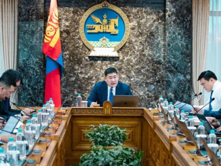 Засгийн газрын хуралдаан эхэллээ