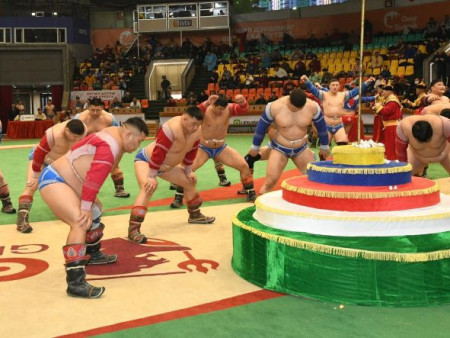 Увс аймгийн Сагил сумын түүхт 100 жилийн ойд зориулсан 128 бөхийн барилдаан 13.00 цагт эхэлнэ