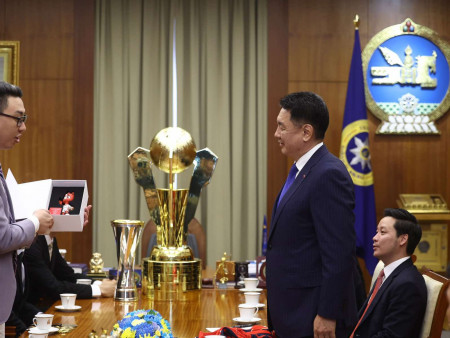 Ерөнхийлөгч У.Хүрэлсүх “Хасын хүлэгүүд” багийнхныг хүлээн авч уулзлаа