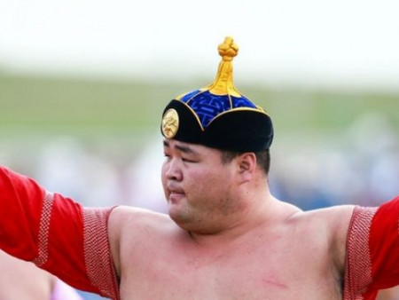 Улсын арслан Э.Оюунболд тэргүүтэй дотоод, гадаадын 256 бөх Хүрээ цам, даншиг наадмын барилдаанд зодоглоно