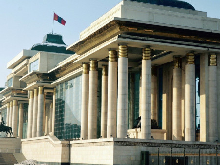 УИХ-ын 7 гишүүн “Өөрсөд дээрээ дэд сайд нэмээд, төрийн алба хаагчдыг цөөлнө” гэсэн Засгийн газрыг огцруулах санал гаргах нь ээ…