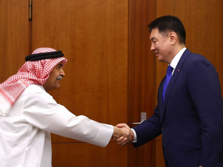 Ерөнхийлөгч У.Хүрэлсүх Олон улсын сагсан бөмбөгийн холбооны тэргүүнийг хүлээн авч уулзлаа