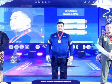 Хөдөлмөрийн баатар, гавьяат тамирчин Э.Содномпилжээ дэлхийн цомд түрүүллээ