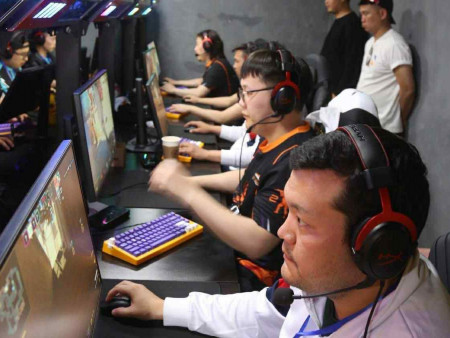 “Эрдэнэс Тавантолгой” ХК-ийн баг хүрэл медаль хүртлээ.