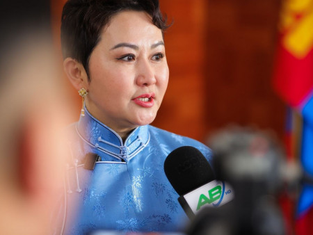 Төрийн хутгуур болсон ганц сайдаасаа салж байж л Г.Занданшатарын Засгийн газар тогтвортой ажиллана