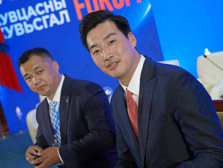 MONGOLIA FASHION WEEK – 2025 ХУВЦАСНЫ ХУВЬСГАЛ ХЭЛЭЛЦҮҮЛЭГ БОЛЛОО