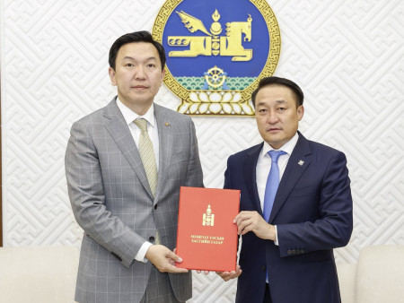 Төсвийн тогтвортой байдлын тухай хуульд нэмэлт оруулах тухай хуулийн төслийг өргөн мэдүүллээ