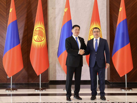 Монгол Улсын Ерөнхийлөгч У.Хүрэлсүх, Бүгд Найрамдах Киргиз Улсын Ерөнхийлөгч С.Жапаров нар албан ёсны хэлэлцээ хийлээ