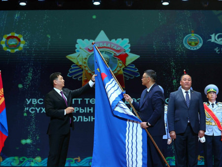 Түүхт 100 жилийнхээ ойтой золгож буй Увс аймгийг Сүхбаатарын одонгоор шагналаа
