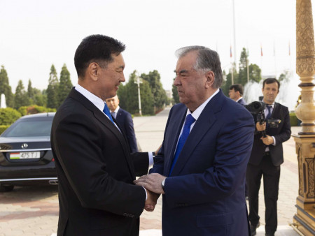 Монгол Улсын Ерөнхийлөгч У.Хүрэлсүхийг албан ёсоор угтлаа