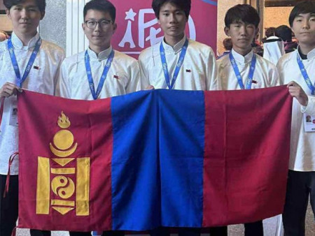 Олон улсын физикийн 55 дугаар олимпиадаас Монгол Улсын сурагчид 2 мөнгө, 3 хүрэл медалийн болзол хангалаа