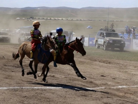 Монгол Улсын тод манлай уяач Г.Буянтогтохын сартай хээр даага түрүүллээ