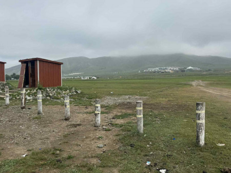 Туул гол орчмын хогийг цэвэрлэж, ариутгаж байна