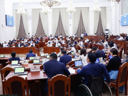 “Зээлийн хүүг бууруулах хүрээнд авах зарим арга хэмжээний тухай” тогтоолын төслийг хэлэлцлээ