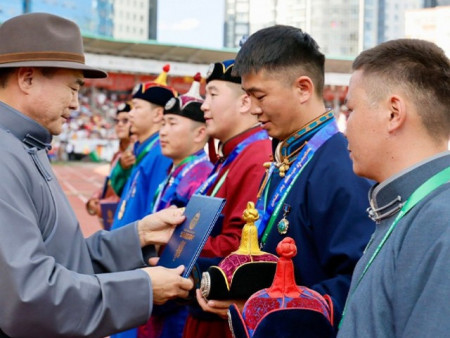 Шагайн харвааны шилдгүүдийн шагналыг гардууллаа