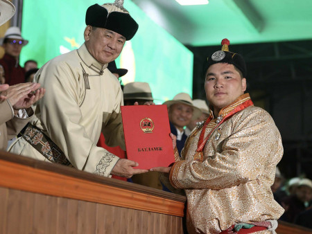 Улсын баяр наадмын Үндэсний бөхийн барилдаанд Улсын начин Энхтүвшингийн Батмагнай түрүүллээ