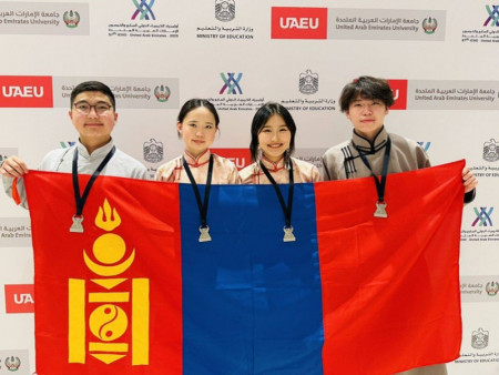 Химийн олон улсын 57 дугаар олимпиадaд оролцсон сурагчид мөнгөн медаль хүртлээ