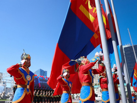 “Төрийн далбааны өдөр”-т зориулсан цэргийн ёслолын жагсаал эхэллээ