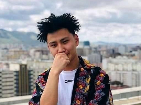 “Vandebo” хамтлагийн дуучин Эбо буюу Б.Эрдэнэболдыг цагдаагаас шалгаж байна