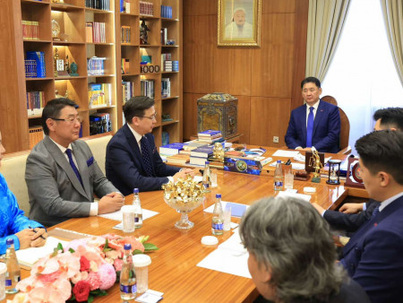 Монгол Улсын Ерөнхийлөгч У.Хүрэлсүх “Хилийн чанад дахь монголчуудын зөвлөл” ТББ-ын удирдлагыг хүлээн авч уулзлаа