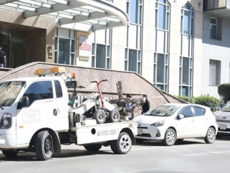 Бага тойруу орчимд зориулалтын зогсоолд байршуулаагүй мопед, скүүтэрийг ачиж эхэллээ