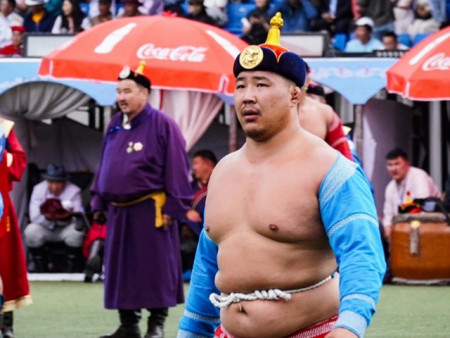 Улсын аварга О.Хангай тэргүүтэй 256 бөх “Их хурд” уралдааны барилдаанд зодоглоно