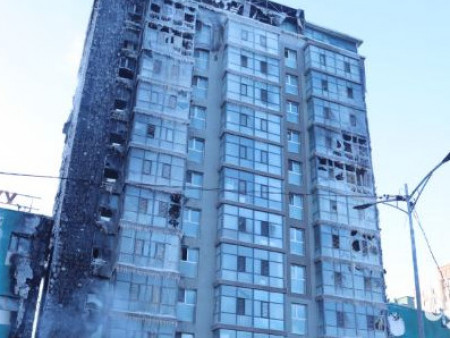 Дэлбэрэлтэд өртсөн 207 дугаар байрыг буулгах ажил эхэллээ