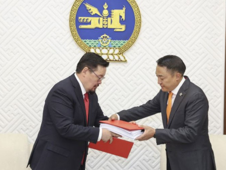 Монгол Улсын 2026 оны төсвийн тухай хуулийн төслийг өргөн барилаа