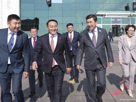 Нүүдэлчдийн уламжлалт харилцааг шинэ шатанд гаргасан айлчлал өндөрлөлөө