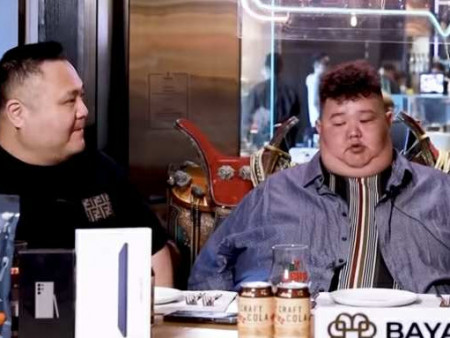 Бажи: Хүн гэхдээ ганц л амьдрахдаа гоё зөв хүн байж бас мундаг сэтгэлтэй байх ёстой шүү. Тэрний нэг нь Бондгор дүү маань байсан юм шүү