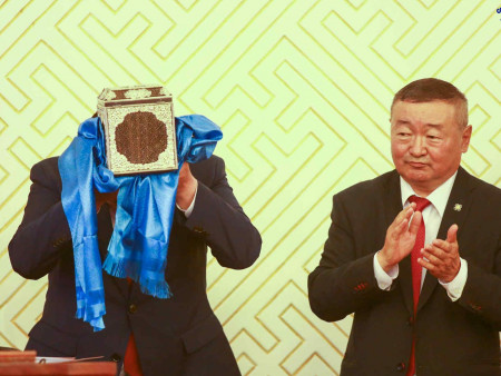 Тамга барьсан толгойгүй хүн