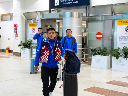 Дэлхийн аваргын мөнгөн медаль хүртсэн МУГТ Т.Тулга эх орондоо ирлээ