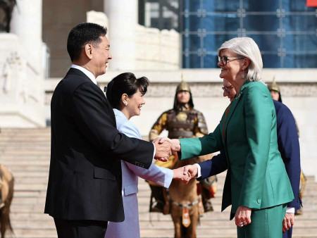 Австралийн Холбооны Улсын Амбан захирагчийг албан ёсоор угтаж авлаа