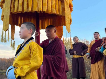 Аравдугаар богд гэгээн Өндөр гэгээн Занабазарын төрсөн нутагт зочилж, хүндэтгэл үзүүлжээ