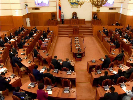 УИХ-ын гишүүний бүрэн эрх нь дууссанаас хойш ажил эрхлээгүй бол 12 сарын цалинтай тэнцэх тэтгэмж олгохыг ХҮЧИНГҮЙ БОЛГОХ өргөдлийг дэмжсэн иргэдийн тоо 100 мянга давлаа