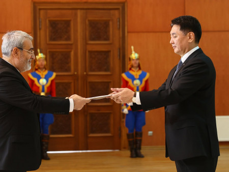 Иран Улсын Элчин сайд Итгэмжлэх жуух бичгээ өргөн барив