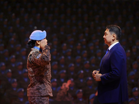 Монгол Улсын Ерөнхийлөгч У.Хүрэлсүх Энхийг сахиулагчдад төрийн одон, медаль гардууллаа