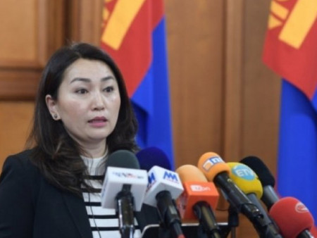 УИХ-ын дэд дарга Х.Булгантуяа ҮХЦ-ийн гишүүн О.Мөнхсайханаас татгалзах санал гаргаснаар ҮХЦ хүсэлтийг хэлэлцэхээр түр завсарлалаа