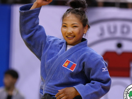 Г.Отгонцэцэг: Олимпын хороо 400 сая төгрөгийг бэлтгэлийн хувцсанд зарцууллаа гэнэ ээ