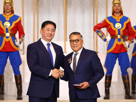 Монголын үндэсний худалдаа, аж үйлдвэрийн танхим байгуулагдсаны 65 жилийн ойг тохиолдуулан төрийн дээд цол, одон, медаль хүртээлээ