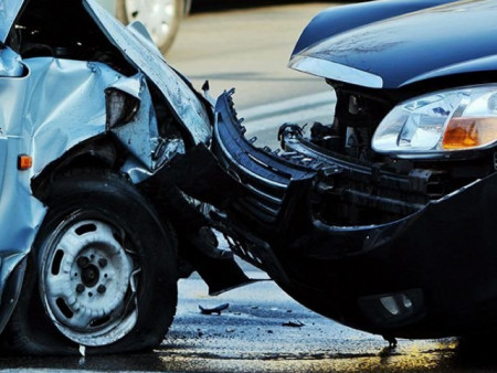 СЭРЭМЖЛҮҮЛЭГ: Нэгдүгээр эгнээнд зогсож байсан машины араас мөргөж, 5 хүн нас баржээ